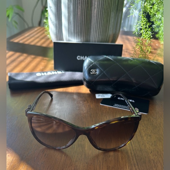 CHANEL Cateye Havana Brown Sunglasses, Authenticity Card, Original Case (5281-Q) - Picture 7 of 16